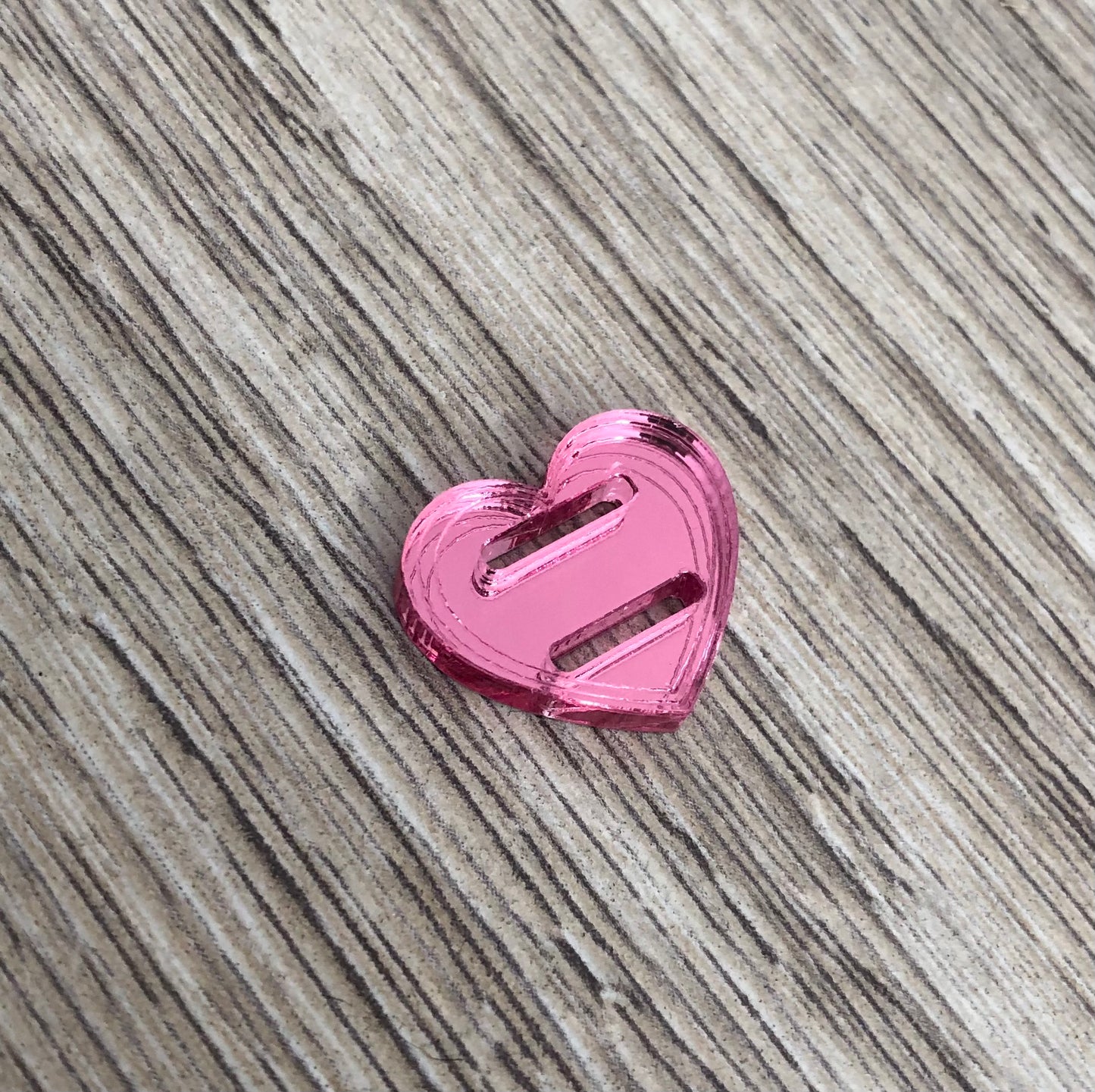 CUORE ROSA CON INCISIONE