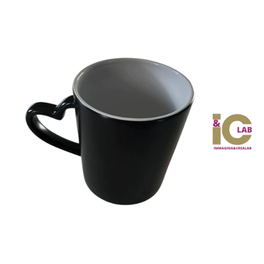 TAZZA NERA MAGIC CON MANICO A CUORE